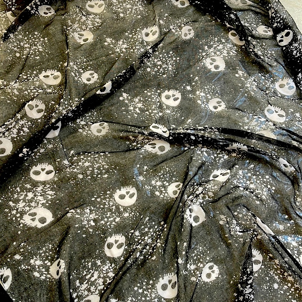 Large skull scarf